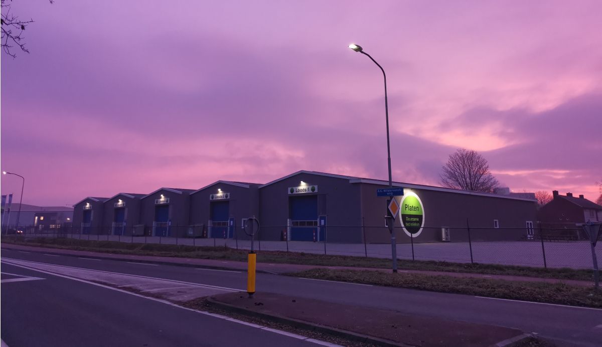 Kantoor en showroom Platen Duurzame Technieken aan de Industrieweg 6 te Ter Apel