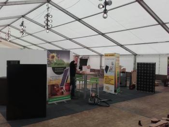 Druk bezig met de opbouw voor de najaarsbeurs te Winschoten met Platen Duurzame Technieken Druk bezig met de opbouw voor de najaarsbeurs te Winschoten met Platen Duurzame Technieken