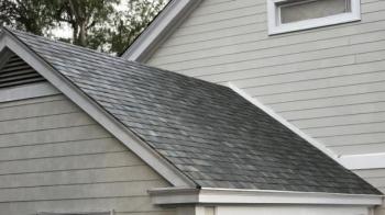 Tesla toont zonnepanelen dak voor huizen Tesla toont zonnepanelen dak voor huizen