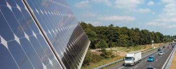 Rijkswaterstaat gaat zonne-geluidsschermen plaatsen langs de A50 in Uden. Rijkswaterstaat gaat zonne-geluidsschermen plaatsen langs de A50 in Uden.