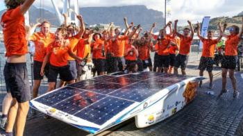 Nederlandse zonneauto Nuna wint de SASOL Solar Challenge 2016 te Zuid Afrika Nederlandse zonneauto Nuna wint de SASOL Solar Challenge 2016 te Zuid Afrika