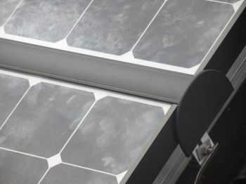 Sunpower zonnepanelen tussen kap geplaatst op schuin dak te Borger in juni 2013 Sunpower zonnepanelen tussen kap geplaatst op schuin dak te Borger in juni 2013