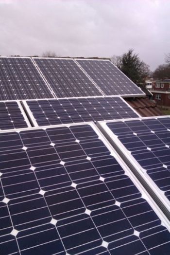 Blauwe zonnepanelen geplaatst op plat en schuin dak te Emmen in februari 2013 Blauwe zonnepanelen geplaatst op plat en schuin dak te Emmen in februari 2013