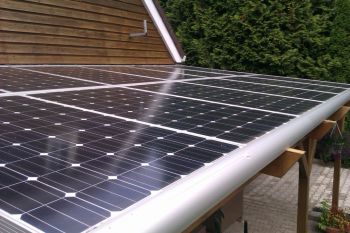 Blauwe zonnepanelen geplaatst met veranda te Odoornerveen in december 2013 Blauwe zonnepanelen geplaatst met veranda te Odoornerveen in december 2013