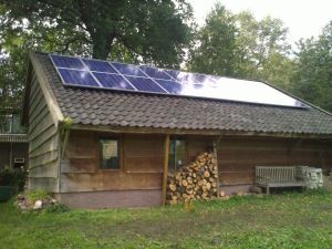 Blauwe zonnepanelen geplaatst op schuin dak te Orvelte in december 2013 Blauwe zonnepanelen geplaatst op schuin dak te Orvelte in december 2013