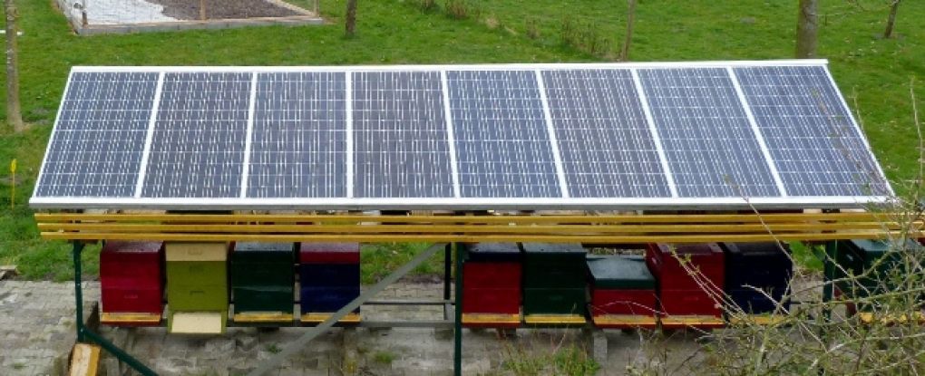 Blauwe zonnepanelen geplaatst met veranda te Ter Apel in april 2013 Blauwe zonnepanelen geplaatst met veranda te Ter Apel in april 2013