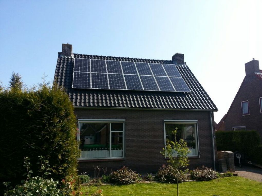 Sunpower zonnepanelen geplaatst op schuin dak te tweede exloermond in augustus 2013 Sunpower zonnepanelen geplaatst op schuin dak te tweede exloermond in augustus 2013