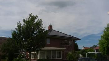 Zwarte zonnepanelen geplaatst op schuin dak te Musselkanaal in juni 2016 Zwarte zonnepanelen geplaatst op schuin dak te Musselkanaal in juni 2016