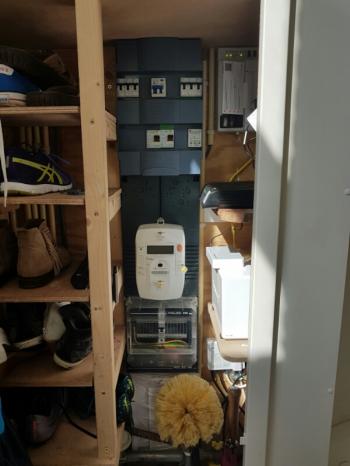 Meterkast van installatie te Assen in juli 2016 Meterkast van installatie te Assen in juli 2016