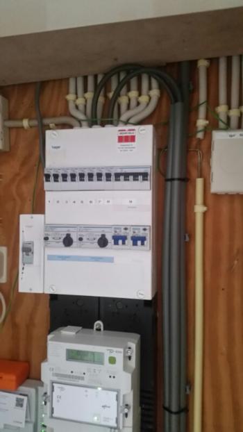 Meterkast aangepast voor zonnepanelen te Emmen september 2016 Meterkast aangepast voor zonnepanelen te Emmen september 2016
