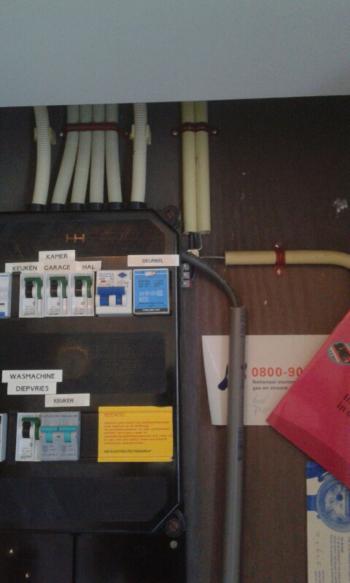 Meterkast aangepast voor zonnepanelen installatie te Klazienaveen in september 2016 Meterkast aangepast voor zonnepanelen installatie te Klazienaveen in september 2016