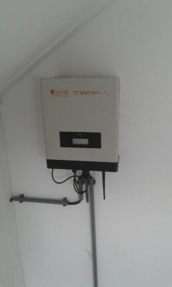 Omvormer voor zonnepanelen installatie te Klazienaveen in september 2016 Omvormer voor zonnepanelen installatie te Klazienaveen in september 2016