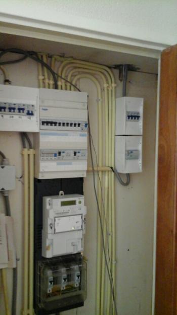 Meterkast aangepast voor zonnepanelen installatie te Buinerveen (Drenthe) in september 2016 Meterkast aangepast voor zonnepanelen installatie te Buinerveen (Drenthe) in september 2016