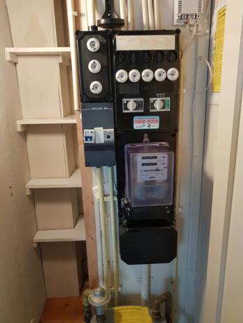 Meterkast aangepast voor zonnepanelen installatie te Stadskanaal (Groningen) in september 2016 Meterkast aangepast voor zonnepanelen installatie te Stadskanaal (Groningen) in september 2016