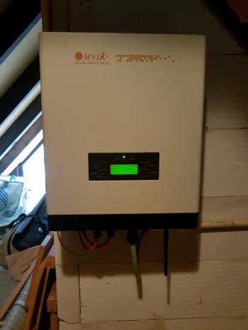 Omvormer geplaatst voor zonnepanelen installatie te Stadskanaal (Groningen) in september 2016 Omvormer geplaatst voor zonnepanelen installatie te Stadskanaal (Groningen) in september 2016