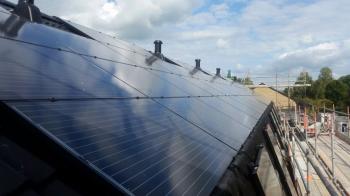 Zwarte zonnepanelen geplaatst op schuine daken te Zuidhorn(Groningen) in september 2016 Zwarte zonnepanelen geplaatst op schuine daken te Zuidhorn(Groningen) in september 2016