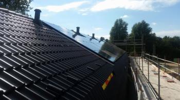 Zwarte zonnepanelen geplaatst op schuine daken te Zuidhorn(Groningen) in september 2016 Zwarte zonnepanelen geplaatst op schuine daken te Zuidhorn(Groningen) in september 2016