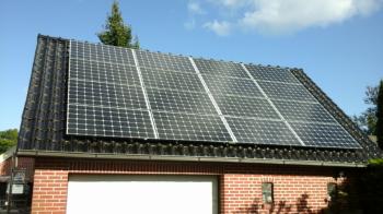 White sheet zonnepanelen geplaatst op schuin te Zuidlaren (Drenthe) in oktober 2016 White sheet zonnepanelen geplaatst op schuin te Zuidlaren (Drenthe) in oktober 2016