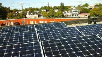 White sheet zonnepanelen geplaatst op plat dak te Groningen in oktober 2016 White sheet zonnepanelen geplaatst op plat dak te Groningen in oktober 2016