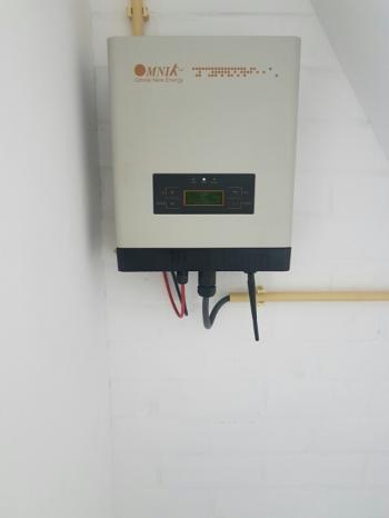 Omvormer geplaatst voor zonnepanelen installatie te Hoogezand (Groningen) in oktober 2016 Omvormer geplaatst voor zonnepanelen installatie te Hoogezand (Groningen) in oktober 2016