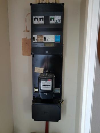 Meterkast aangepast voor zonnepanelen installatie te Garrelsweer (Groningen) in oktober 2016 Meterkast aangepast voor zonnepanelen installatie te Garrelsweer (Groningen) in oktober 2016
