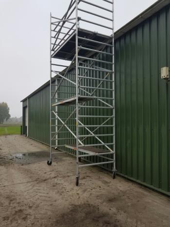 Blauwe zonnepanelen geplaatst op schuin dak te Sellingen (Groningen) in oktober 2016 Blauwe zonnepanelen geplaatst op schuin dak te Sellingen (Groningen) in oktober 2016