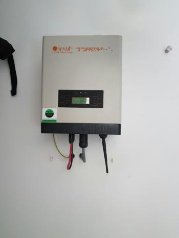 Omvormer Omnik voor zonnepanelen installatie geplaatst te Groningen (Groningen) in november 2016 Omvormer Omnik voor zonnepanelen installatie geplaatst te Groningen (Groningen) in november 2016