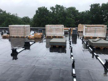 Zonnepanelen plaatsen op de gymzaal van school in Beilen Zonnepanelen plaatsen op de gymzaal van school in Beilen