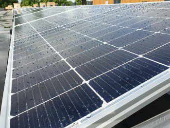 Zonnepanelen plaatsen op middelbare school in Beilen Zonnepanelen plaatsen op middelbare school in Beilen