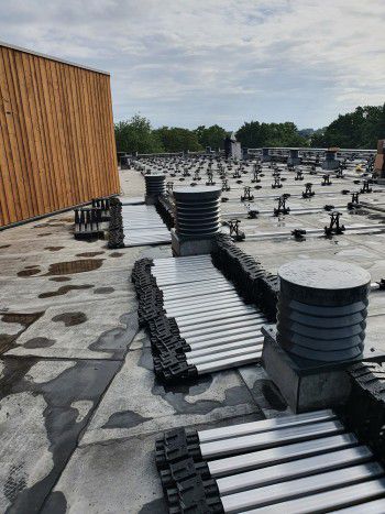 Zonnepanelen plaatsen op middelbare school in Beilen Zonnepanelen plaatsen op middelbare school in Beilen