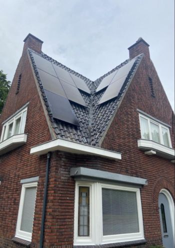 Hyundai 390 wp full black panelen in Winschoten geplaatst Hyundai 390 wp full black panelen in Winschoten geplaatst