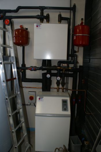 Warmtepomp geplaatst in woning en bedrijfspand te Emmen in januari 2012 Warmtepomp geplaatst in woning en bedrijfspand te Emmen in januari 2012