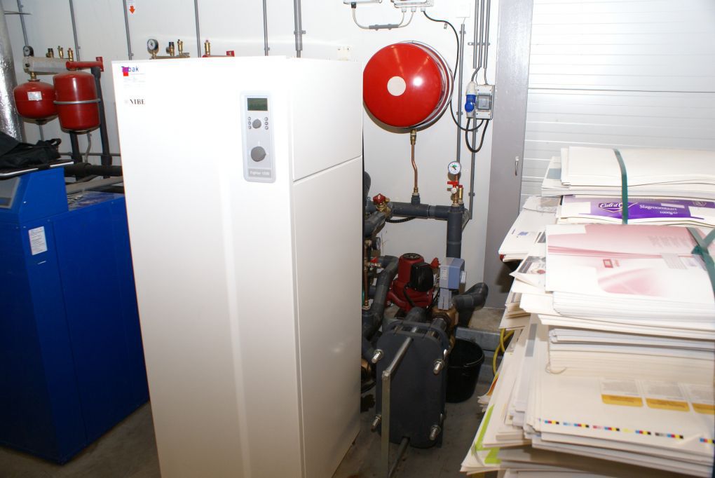 Warmtepomp geplaatst in bedrijfspand te Wormer in november 2011 Warmtepomp geplaatst in bedrijfspand te Wormer in november 2011