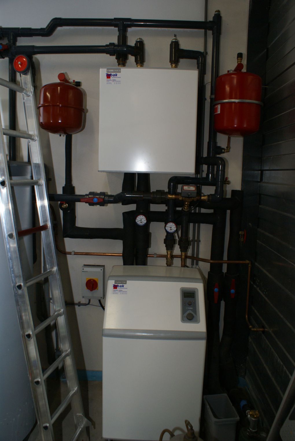 Warmtepomp geplaatst in woning en bedrijfspand te Emmen in januari 2012 Warmtepomp geplaatst in woning en bedrijfspand te Emmen in januari 2012