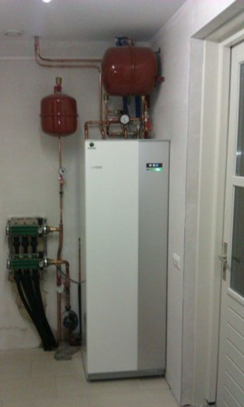 Warmtepomp geplaatst in woning te Emmen in maart 2014 Warmtepomp geplaatst in woning te Emmen in maart 2014