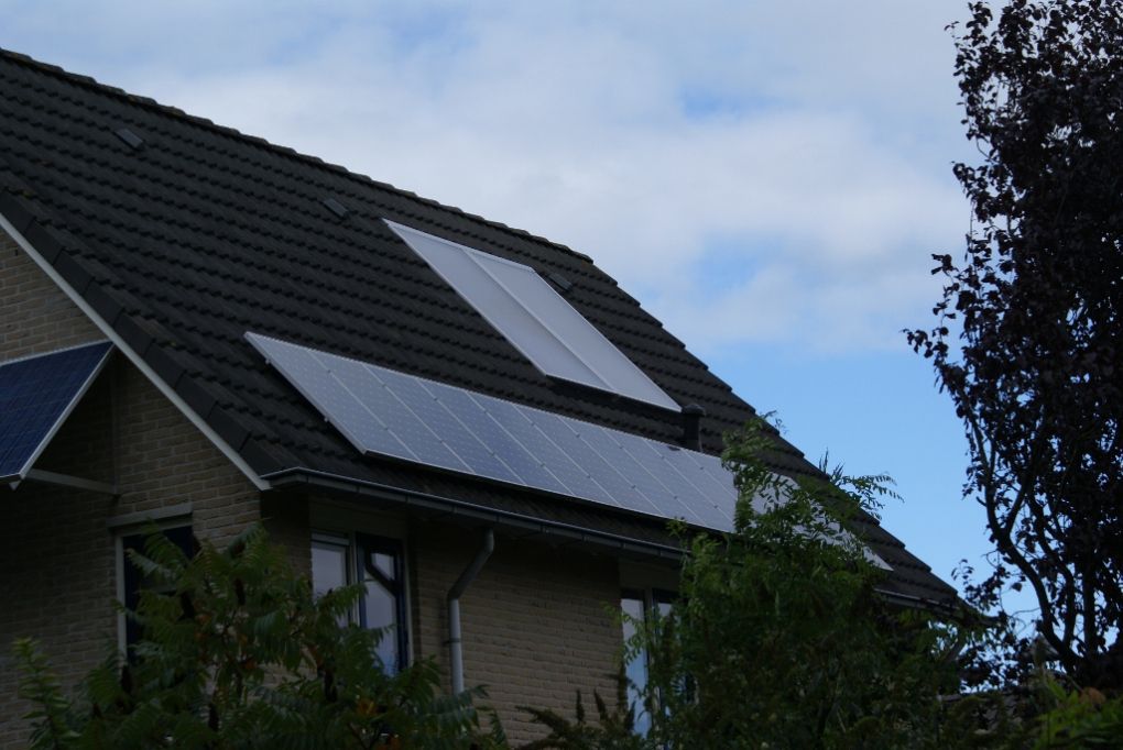 Zonneboiler installatie geplaatst op woning te Veendam in februari 2011 Zonneboiler installatie geplaatst op woning te Veendam in februari 2011