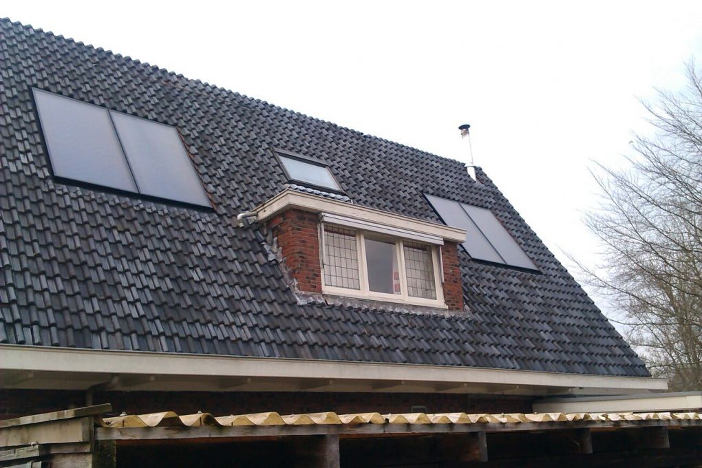 Zonneboiler installatie geplaatst op woning te Engelbert in april 2012 Zonneboiler installatie geplaatst op woning te Engelbert in april 2012